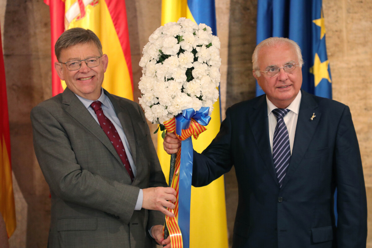 Ximo Puig pomell de flors Corpus